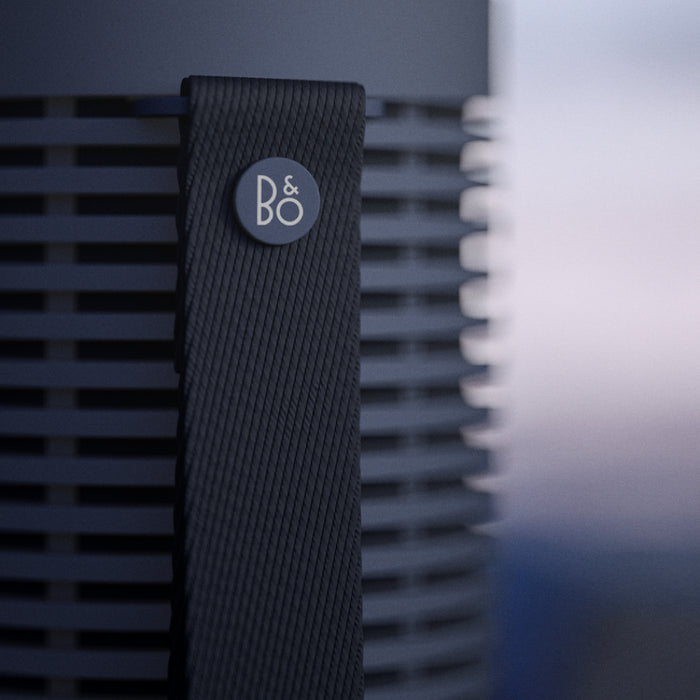 ลำโพงพกพา Beosound Explore สี Navy พกพาติดตัวไปกับคุณได้อย่างสะดวกสบาย จากแบรนด์ BANG and OLUFSEN