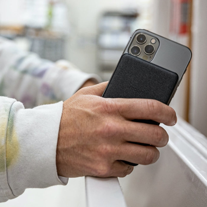 แบตเตอรี่สำรอง Mophie UNV Snap + Juice Pack Mini สีดำ