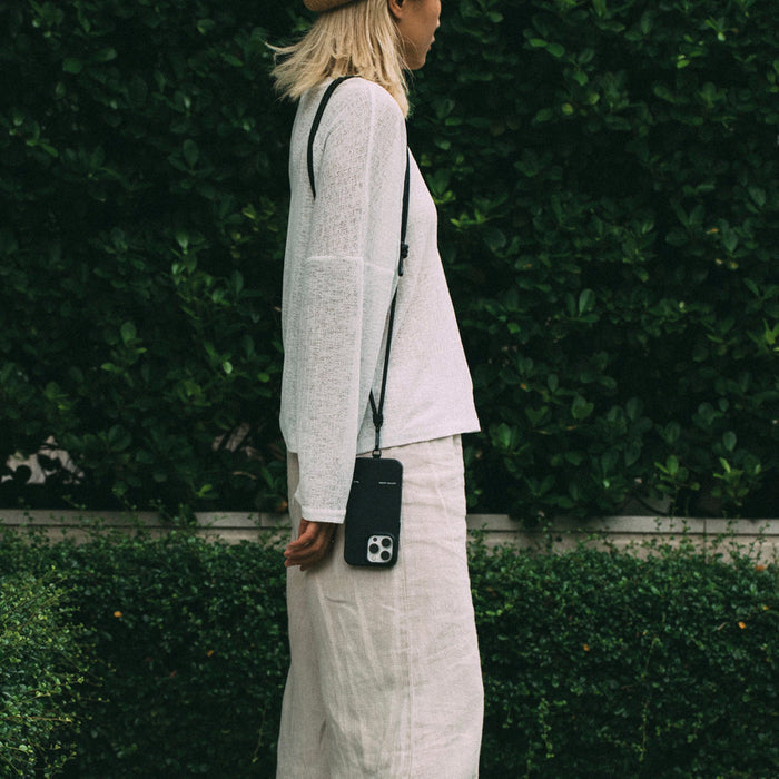 สายคล้องโทรศัพท์มือถือ Native Union City Sling สี Black