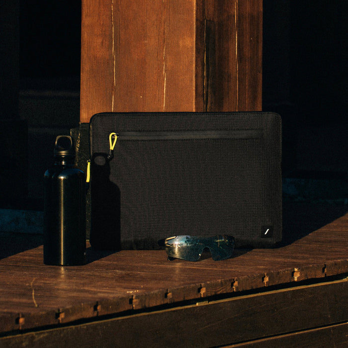 กระเป๋าคอมพิวเตอร์ Native Union Ultralight สำหรับ MacBook 16 นิ้ว สี Black